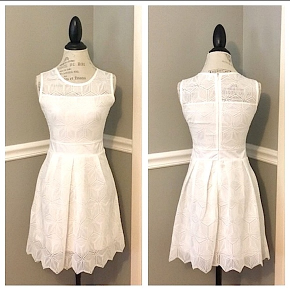 Tebie Origami Style Lace Dress size Small